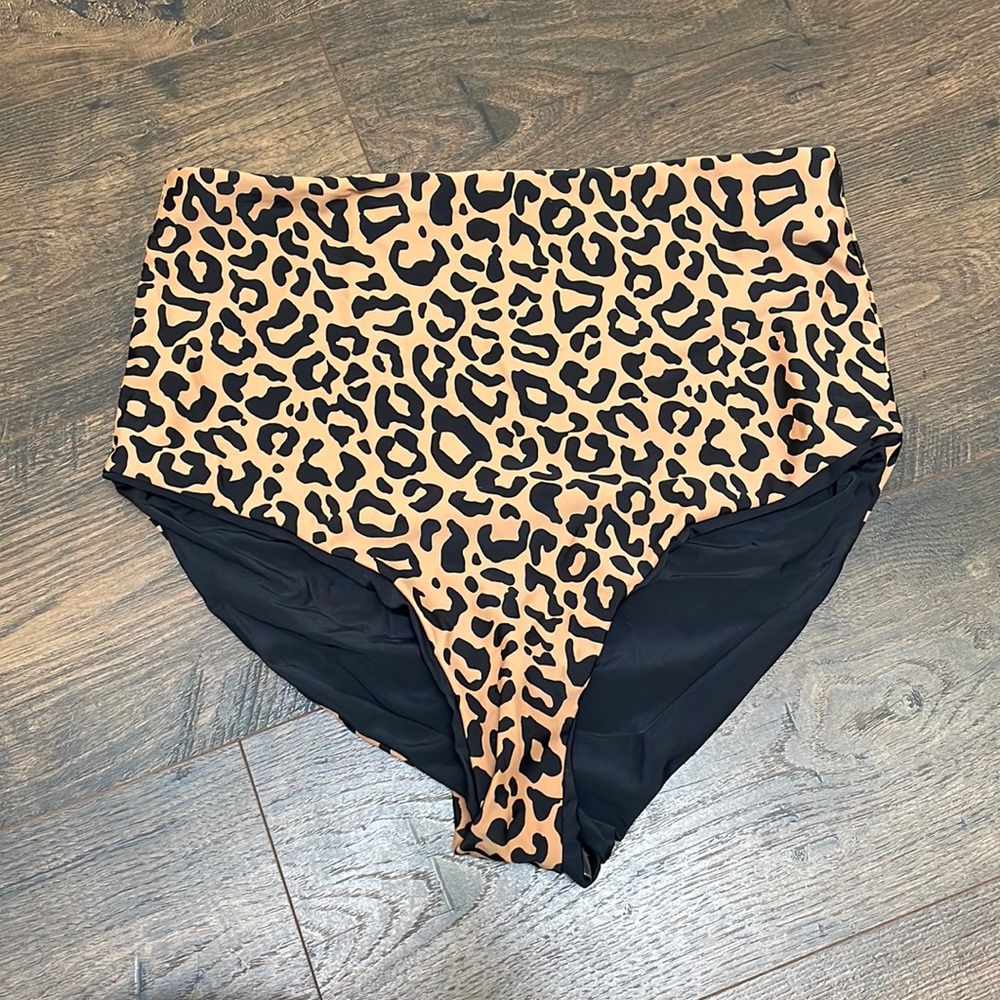 LEISURE REVERSIBLE BOTTOMS | BLACK & LEOPARD PRINT